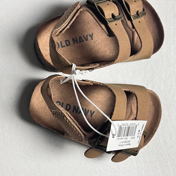 Old Navy Faux Leather Baby Shoes Sz 0-3M - Picture 2 of 7